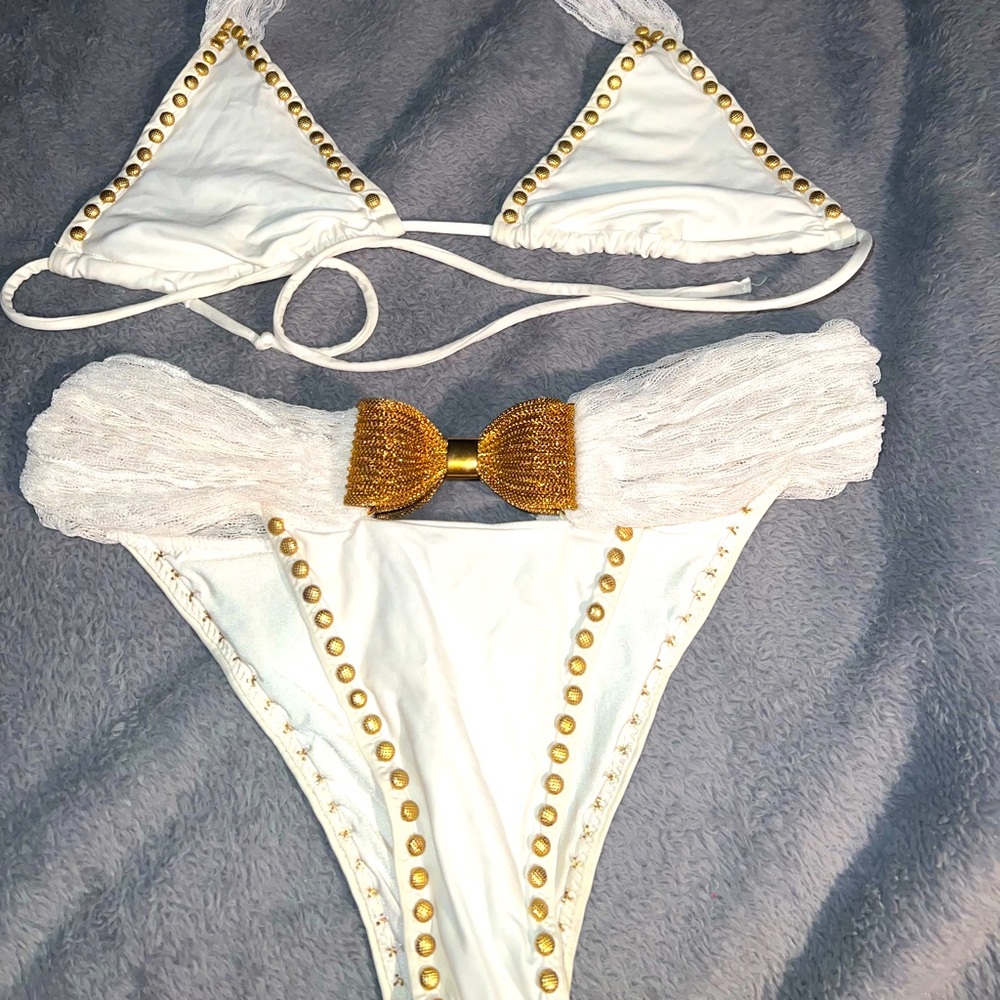 - Beach bunny white bikini size medium but fits smaller Never ever worn.